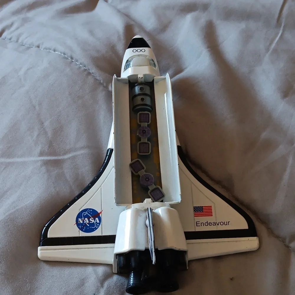 Rocket 🚀 Endeavor Nasa metallic - Picture 2 of 8